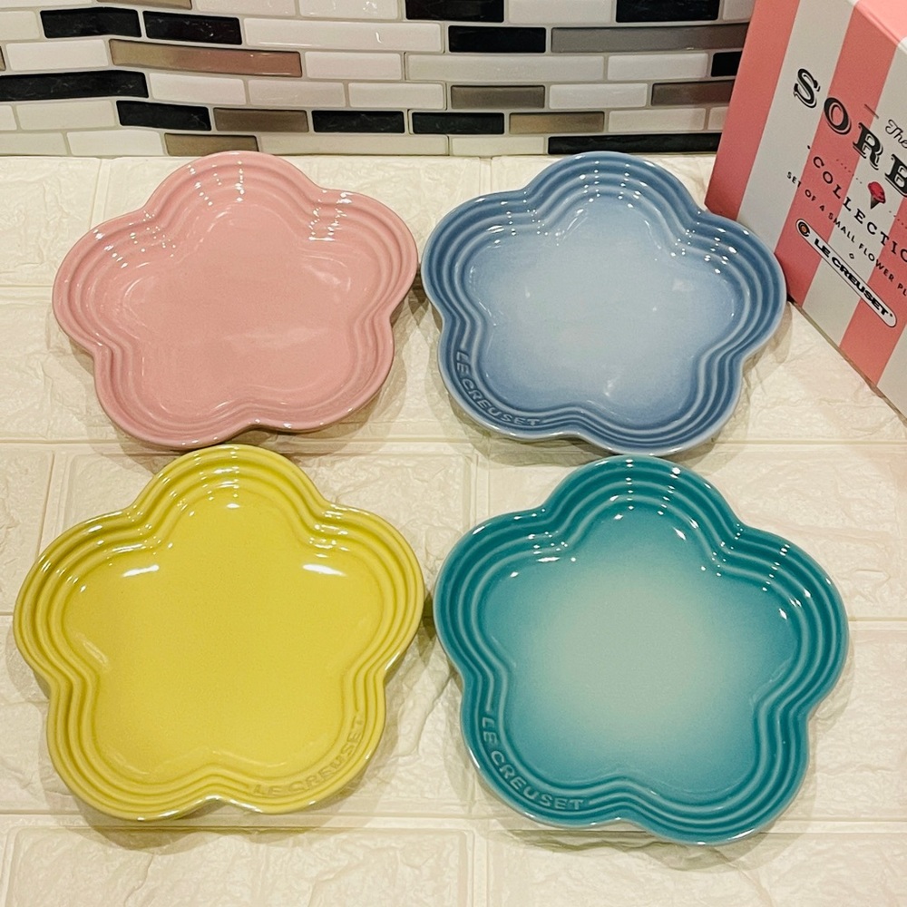 Le Creuset | Dining | Le Creuset Sorbet Small Flower Plate Set Of